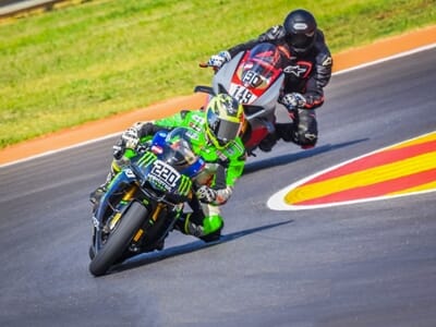 coffret cadeau 100% Moto Premium Roulage Moto sur le Circuit d'Alcarràs en Espagne