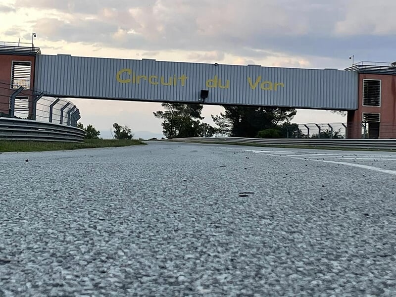 La ligne d'arrivée du circuit du Var en Provence Alpes Côtes d'Azur