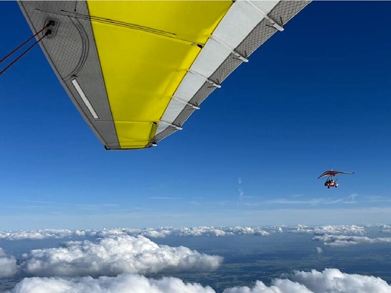 Une photographie prise en altitude depuis un ULM pendulaire