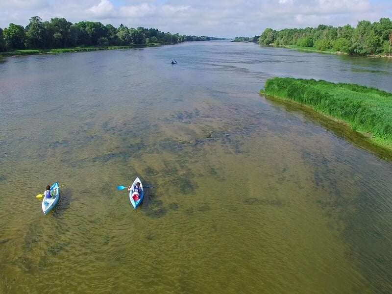 Photo aérienne de la loire avec deux kayaks