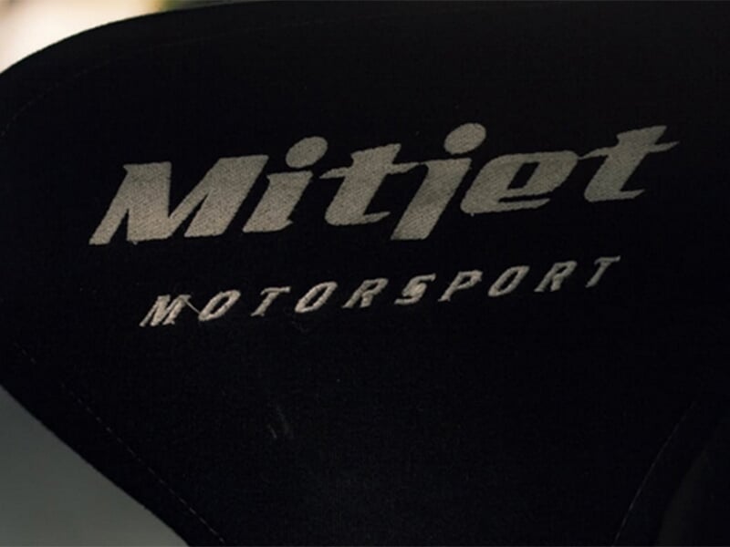 Siège de course noir marqué 'Mitjet Motorsport'