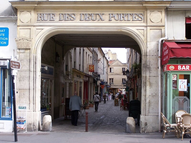 Rue des deux portes à Versailles