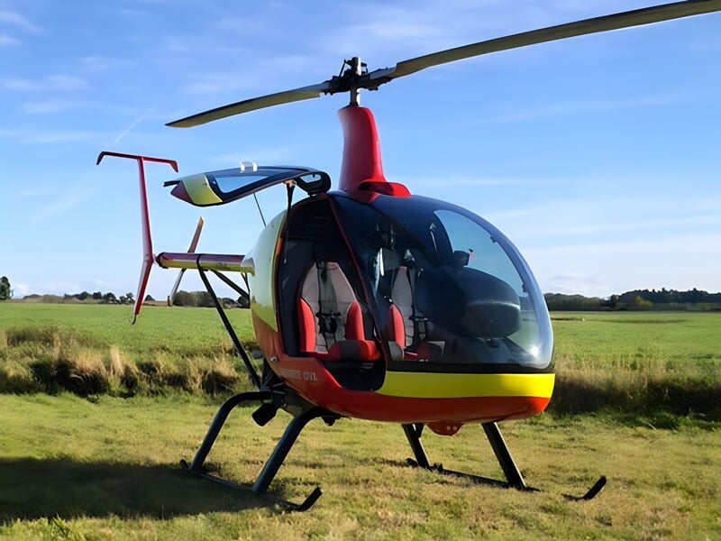 Hélicoptère ULM posé au sol