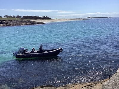 Balade en Bateau avec Skipper près de Concarneau - Dégustation d'Huîtres en Mer