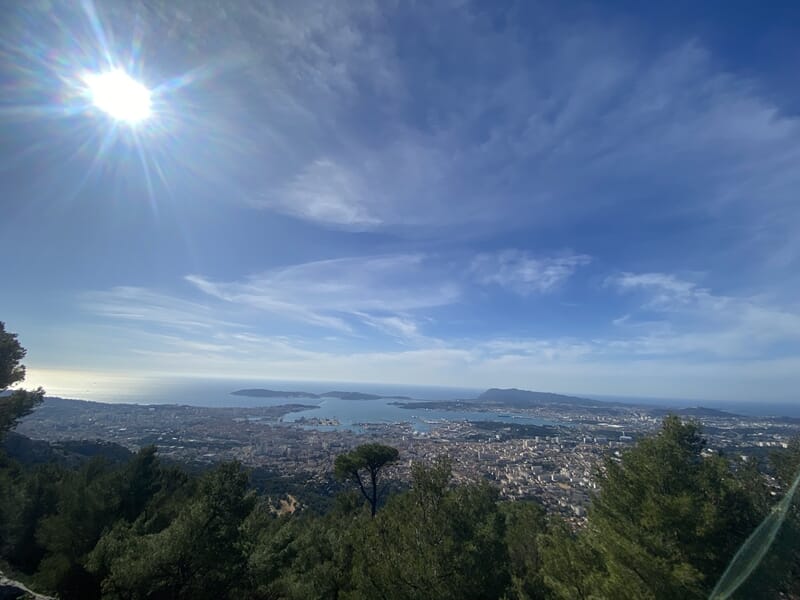 Vue depuis le Mont Faron sur la mer