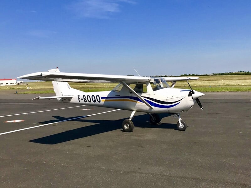 Avion à l'aérodrome