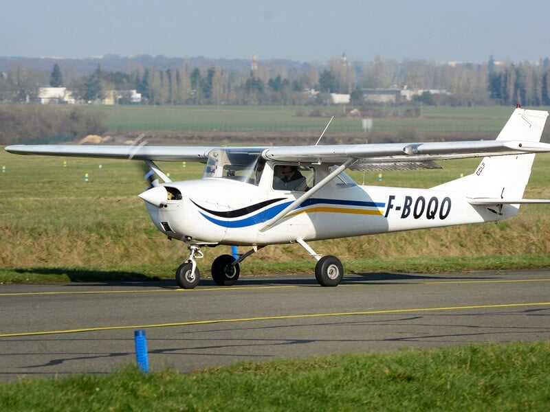 Avion au sol à l'aérodrome Le Have Octeville