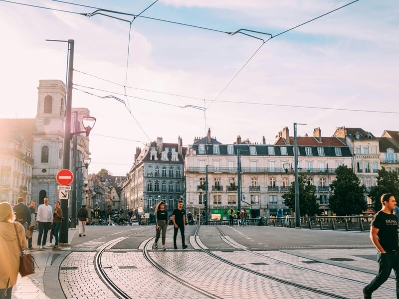 Ville de Lille avec rails de tramway
