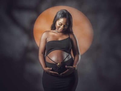 Shooting Photo de Grossesse en Studio à Saint-Étienne
