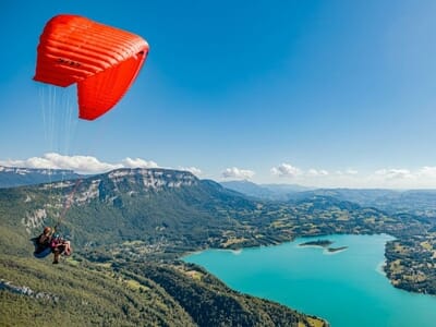 Vol en Parapente au dessus du Lac d'Aiguebelette