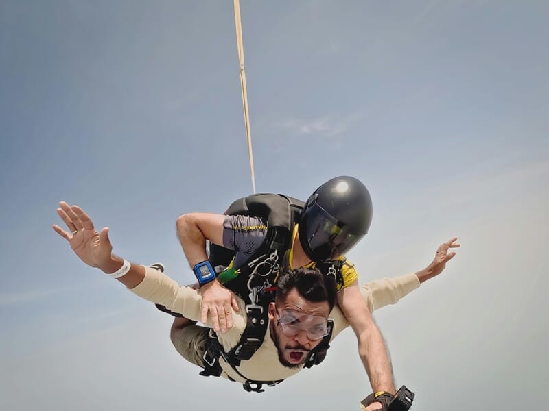 Saut en parachute tandem avec moniteur, émotions fortes en plein ciel