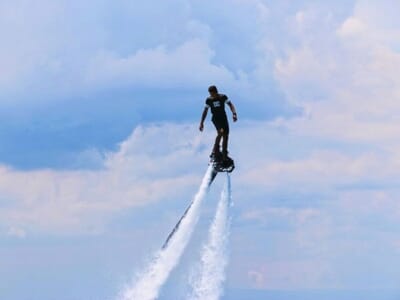 Flyboard à La Trinité-sur-Mer dans la Baie de Quiberon