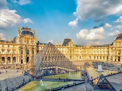Visite Guidée sur les Secrets des Façades du Louvre
