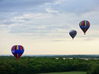 La Bourgogne en montgolfière à Vézelay Bourgogne, Morvan, France