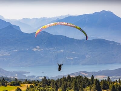 Baptême de Parapente avec Vue sur le Lac de Serre-Ponçon