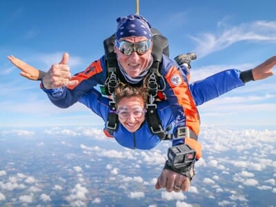 Saut en Parachute en Tandem à Dinan
