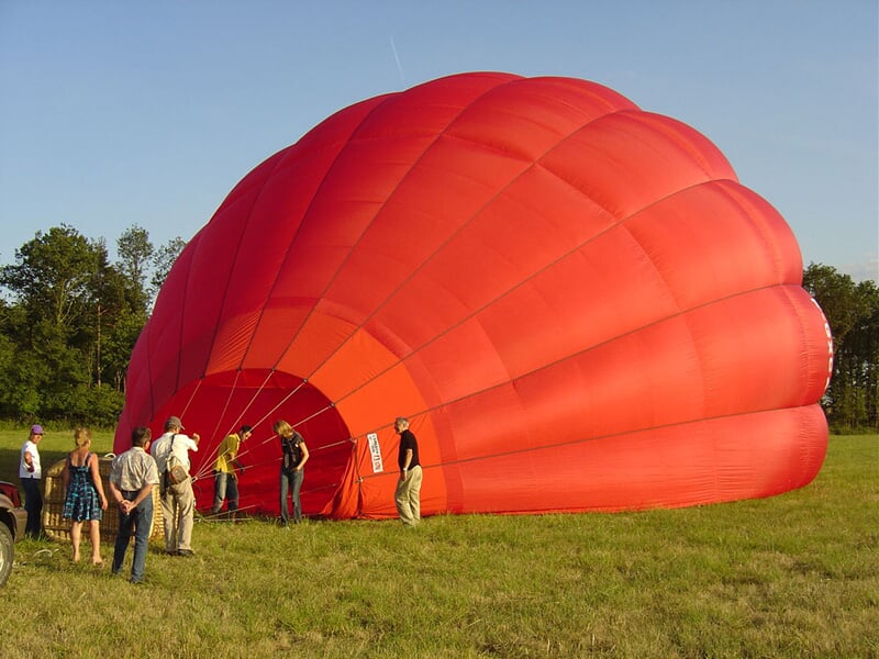 le gonflage du ballon à air chaud