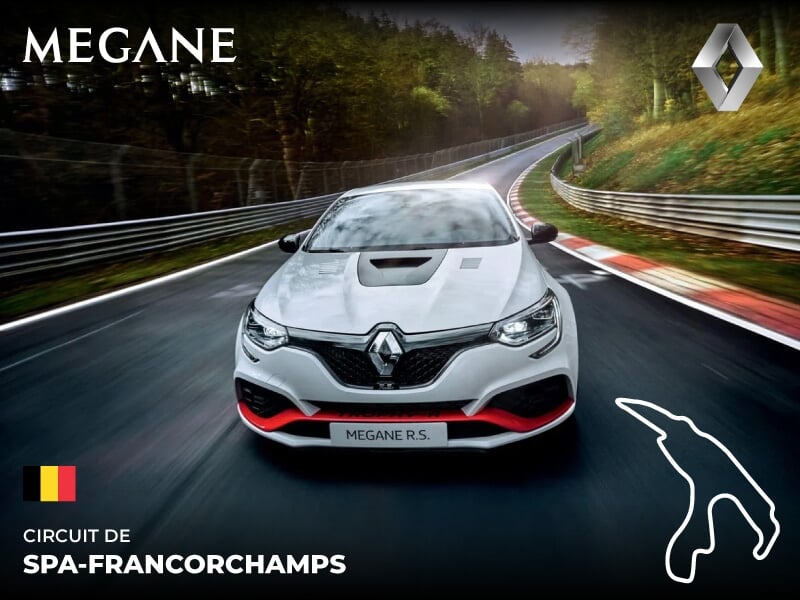 Voiture Renault Megane R.S. blanche sur circuit de Spa-Francorchamps entouré d'arbres, vue avant dynamique.